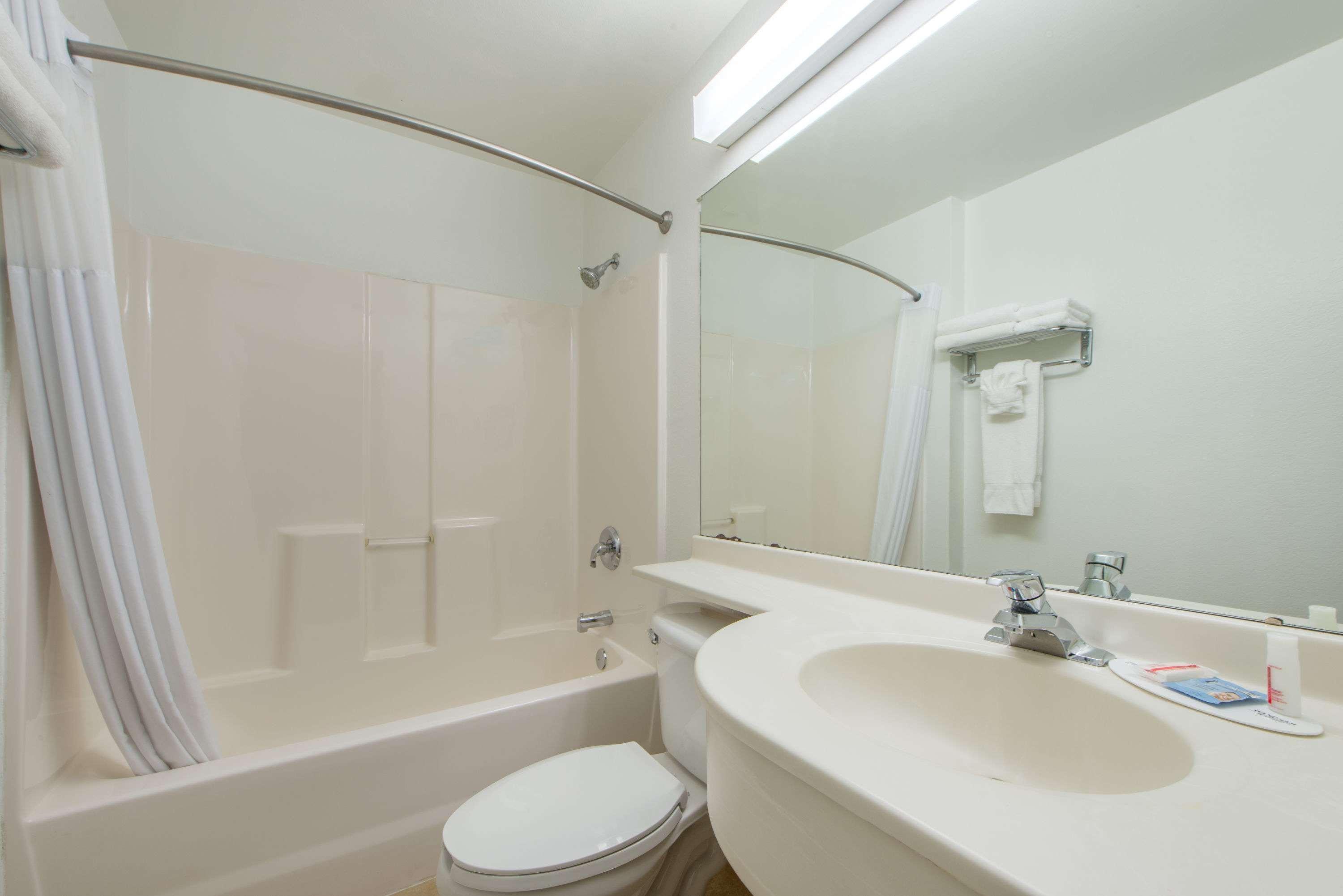 Microtel Inn & Suites Ратон Екстер'єр фото